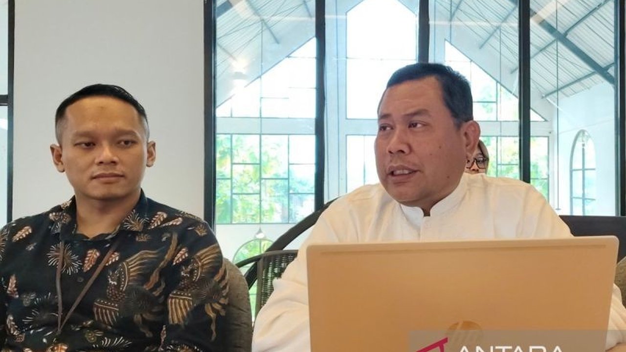 Otoritas Jasa Keuangan (OJK) Solo mengkaji dampak pailitnya PT Sritex terhadap kinerja perusahaan pembiayaan di Solo Raya, terutama sektor perbankan dan pinjaman konsumtif karyawan.