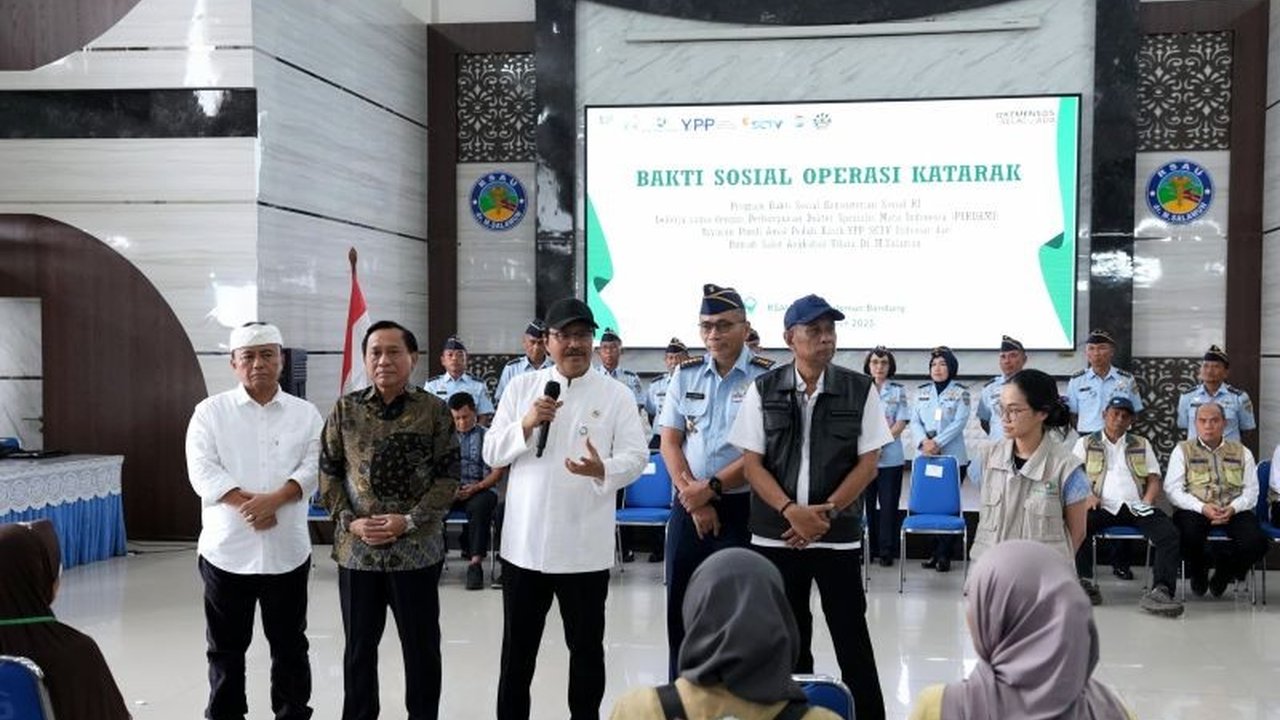 Kementerian Sosial (Kemensos) telah memfasilitasi operasi katarak gratis bagi 275 warga Jawa Barat dalam bentuk bakti sosial yang melibatkan berbagai pihak.