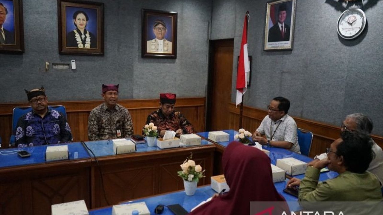Institut Seni Indonesia (ISI) Solo berencana mendirikan kelas perkuliahan di Banyuwangi, Jawa Timur, sebagai bentuk kerja sama strategis yang didukung penuh oleh Pemerintah Kabupaten Banyuwangi untuk pengembangan sektor seni dan pariwisata.