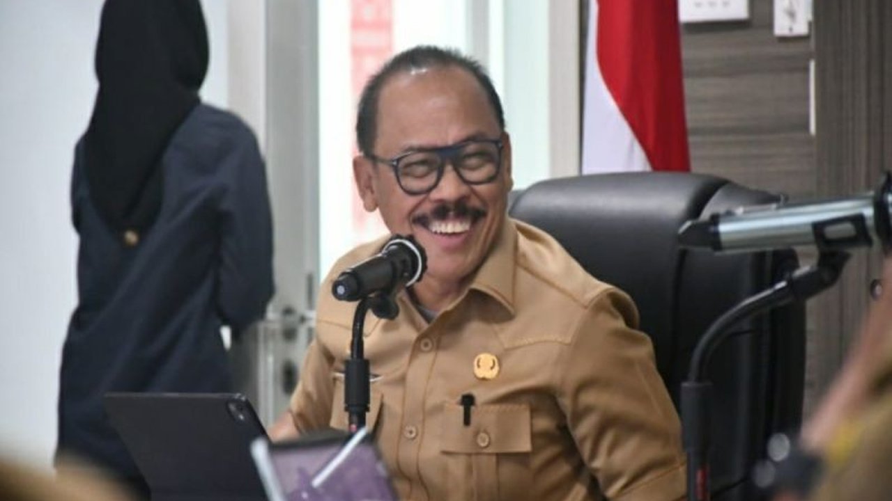 Gubernur Sulawesi Barat, Suhardi Duka, mendorong percepatan pengentasan kemiskinan ekstrem melalui kolaborasi antara pemerintah provinsi dan kabupaten, dengan intervensi dana yang dibagi secara proporsional.