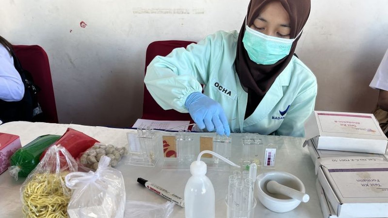 Balai Pengawasan Obat dan Makanan (BPOM) Ambon intensifikasi pengawasan pangan di pasar tradisional selama Ramadhan untuk memastikan keamanan pangan bagi masyarakat.