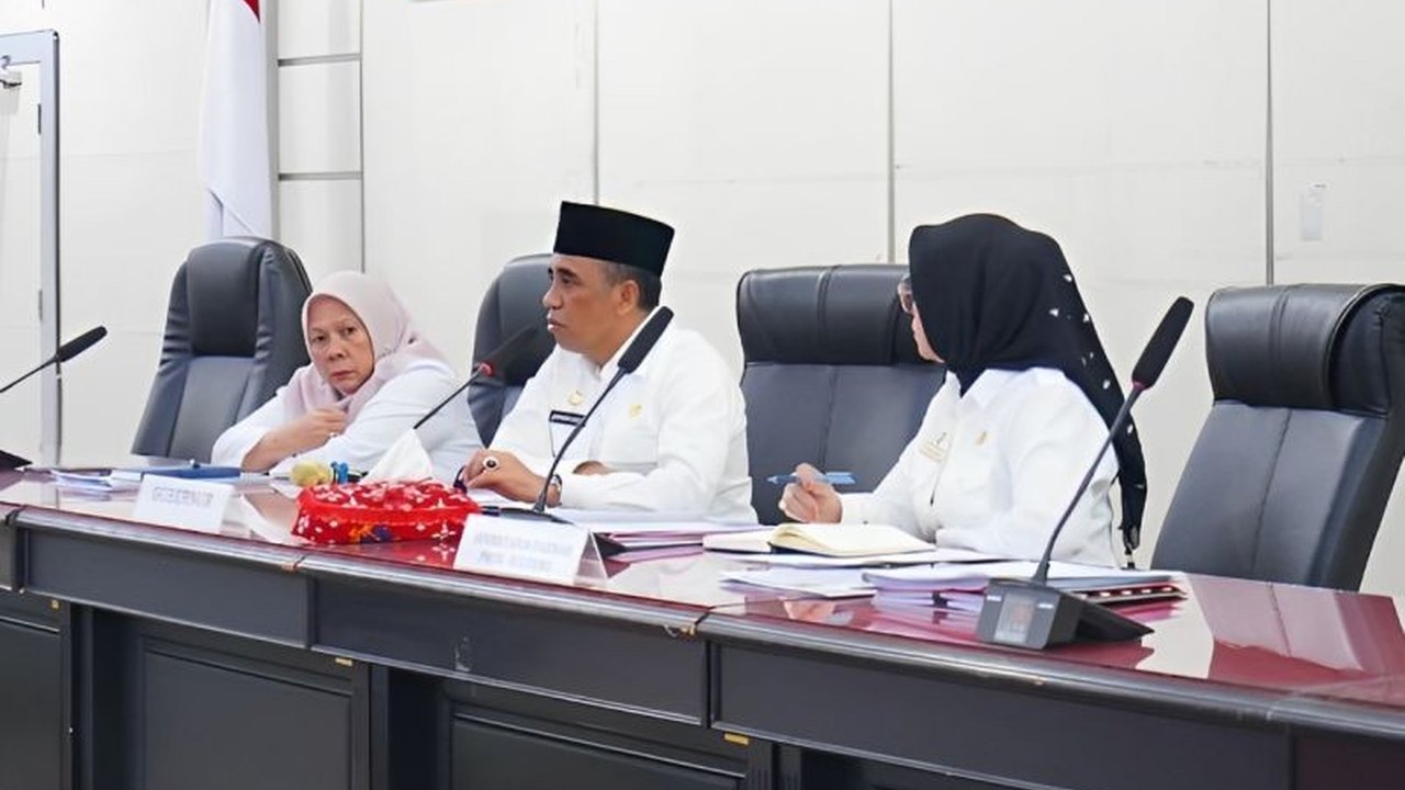 Gubernur Sulteng tegaskan efisiensi anggaran tidak menghambat kinerja daerah, justru prioritaskan beasiswa, layanan administrasi kependudukan, dan program pro-rakyat.