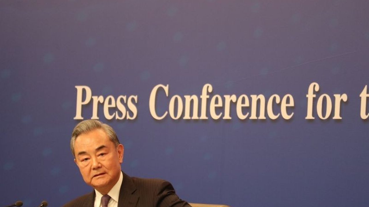 Menlu China Wang Yi mengecam keras usulan Presiden AS Donald Trump untuk memindahkan warga Palestina dari Gaza, menyebutnya akan menciptakan ketidakstabilan baru dan menentang hak-hak rakyat Palestina.