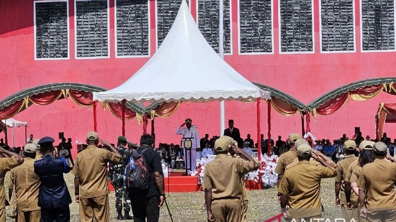 Wali Kota Jayapura, Abisai Rollo, mengajak masyarakat untuk bersama-sama membangun kota modern guna menarik investasi, menciptakan lapangan kerja, dan meningkatkan perekonomian daerah.