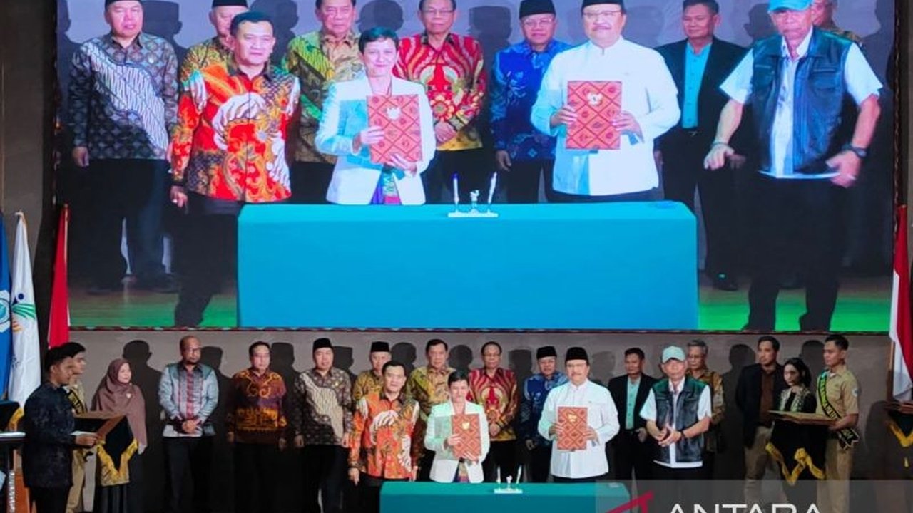 Kementerian Sosial (Kemensos) berkolaborasi dengan 12 universitas di Jawa Barat untuk mengurangi kemiskinan ekstrem dan menargetkan angka nol persen pada tahun depan.