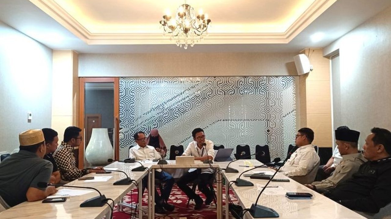 DPRD Wajo dan Diskominfo Sulsel berkolaborasi mencari solusi mengatasi blank spot internet di Kabupaten Wajo, Sulawesi Selatan, dengan harapan mendapat bantuan dari Kementerian Kominfo.