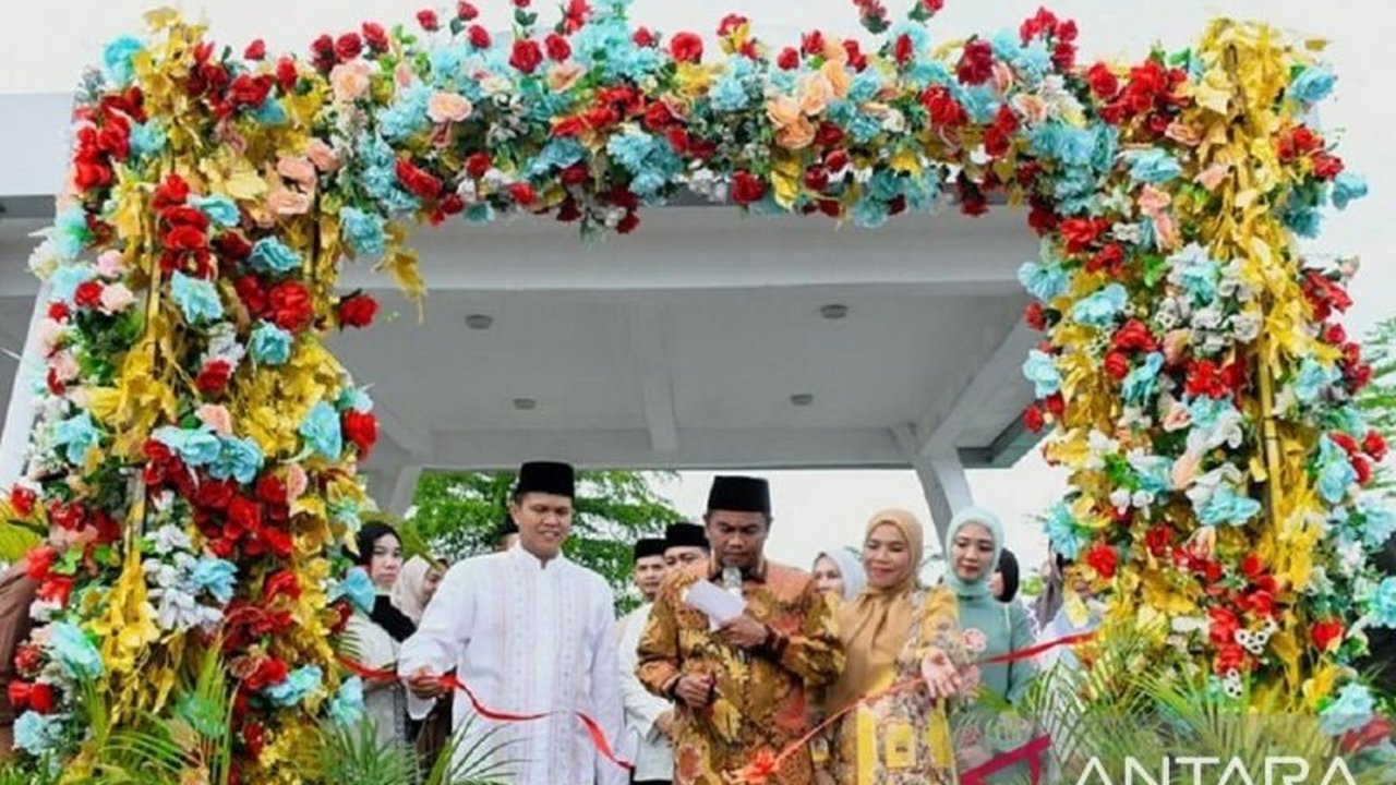 Bupati Sergai, Darma Wijaya, resmikan Bazar Ramadhan sebagai bentuk dukungan terhadap UMKM lokal dan memeriahkan bulan suci Ramadhan di Komplek Masjid Agung Sergai.