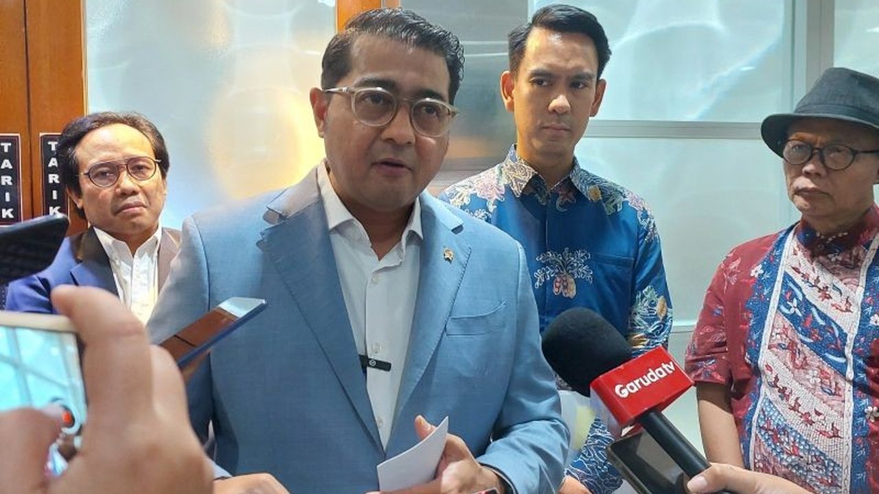 Menteri Ekonomi Kreatif, Teuku Riefky Harsya, berkomitmen mendampingi anak muda Indonesia menghadapi tantangan digital di sektor ekonomi kreatif melalui pelatihan dan kolaborasi.