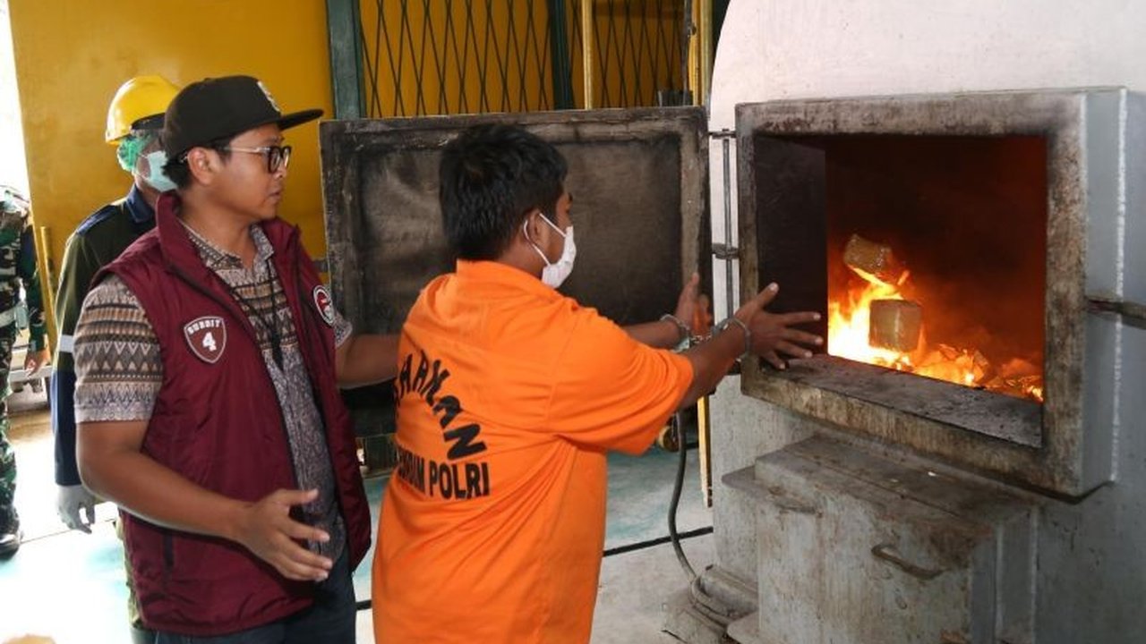 Bareskrim Polri memusnahkan 120 kilogram sabu hasil pengungkapan di Tanjung Balai, Bengkalis, dan Pekanbaru, sebagai bagian dari komitmen memberantas narkoba di Indonesia.