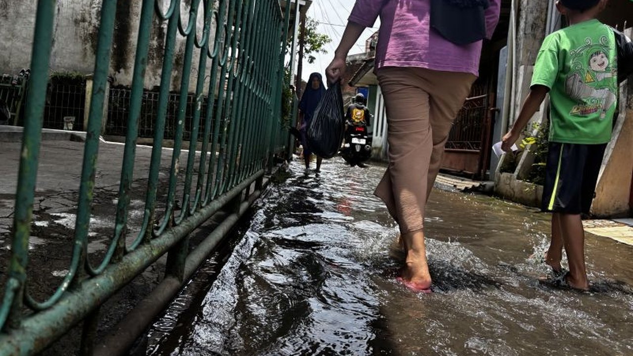 Banjir di Kecamatan Rancasari, Bandung, merendam 245 rumah akibat luapan Sungai Rancanumpang; Pemkot Bandung dan stakeholder terkait berupaya mencari solusi jangka panjang, termasuk optimalisasi kolam retensi.