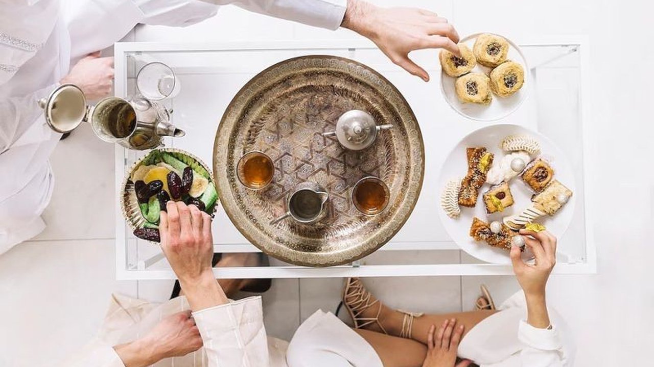 Dokter spesialis penyakit dalam, dr. Faradiessa Addiena Sp.PD, membagikan kiat aman berpuasa bagi penderita diabetes selama Ramadhan, termasuk pemeriksaan kesehatan, pemantauan gula darah, dan pengaturan pola makan serta olahraga.