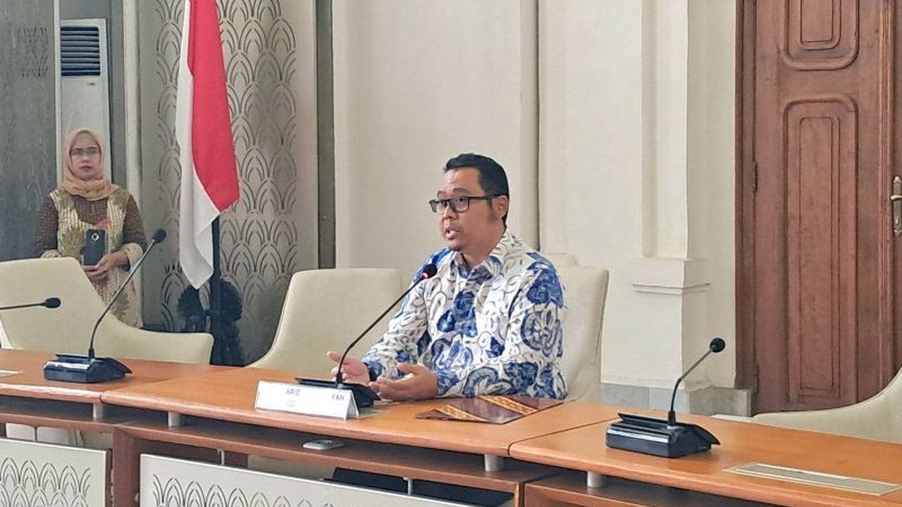 Universitas Indonesia (UI) menyatakan keputusan sidang ulang disertasi Bahlil Lahadalia bergantung pada kebijakan program studi terkait, setelah disertasi tersebut dinyatakan perlu perbaikan.