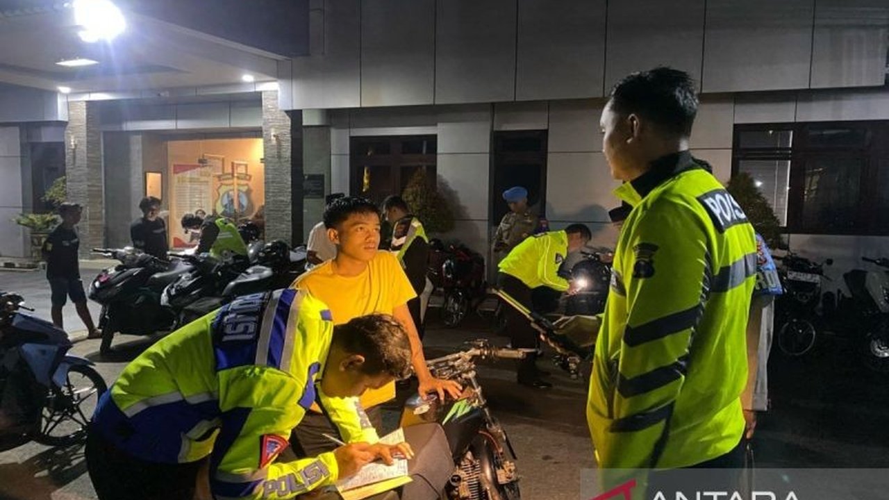 Polres Pamekasan gencar melakukan patroli malam hari selama Ramadhan untuk menciptakan situasi kondusif dan memberantas balap liar yang meresahkan warga.