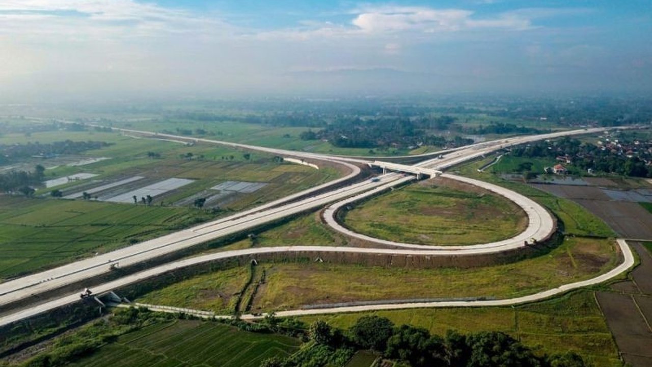 PT Semen Indonesia (SIG) memastikan pasokan semen berkualitas tinggi untuk pembangunan Tol Jogja-Solo guna menjamin kelancaran arus mudik Lebaran 2025 dan menunjang distribusi logistik.