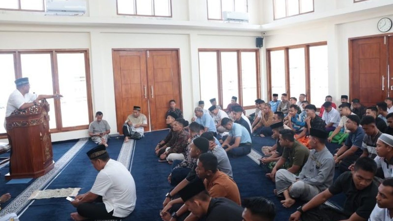 Lanud Sam Ratulangi, Manado, menggelar lomba adzan untuk personelnya dalam rangka menyemarakkan bulan Ramadhan, sebagai upaya pembinaan rohani dan peningkatan keimanan.