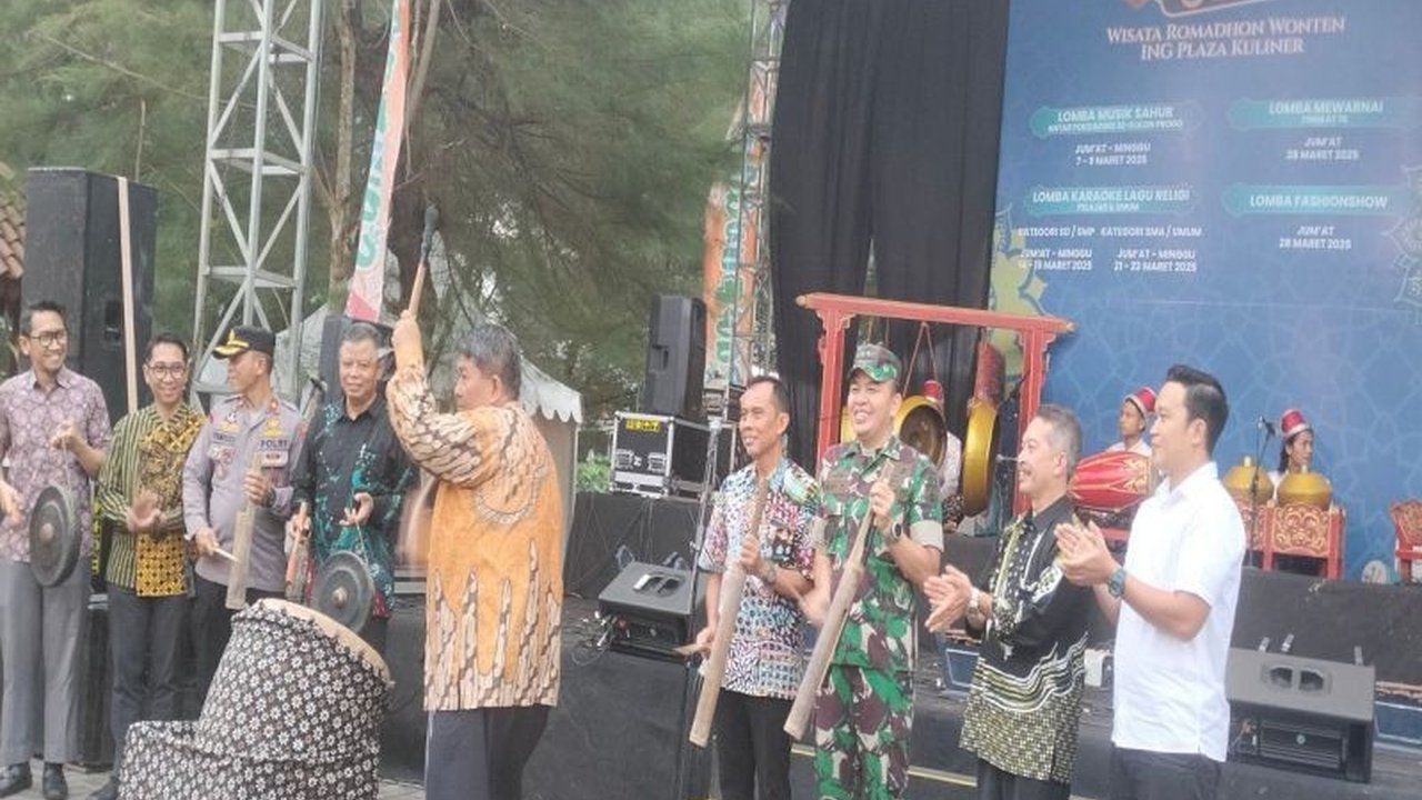 Pemkab Kulon Progo menggelar Saron Gender Wisata Ramadhan di Plaza Kuliner Glagah untuk meningkatkan perekonomian masyarakat dan menarik kunjungan wisatawan hingga 28 Maret 2025.