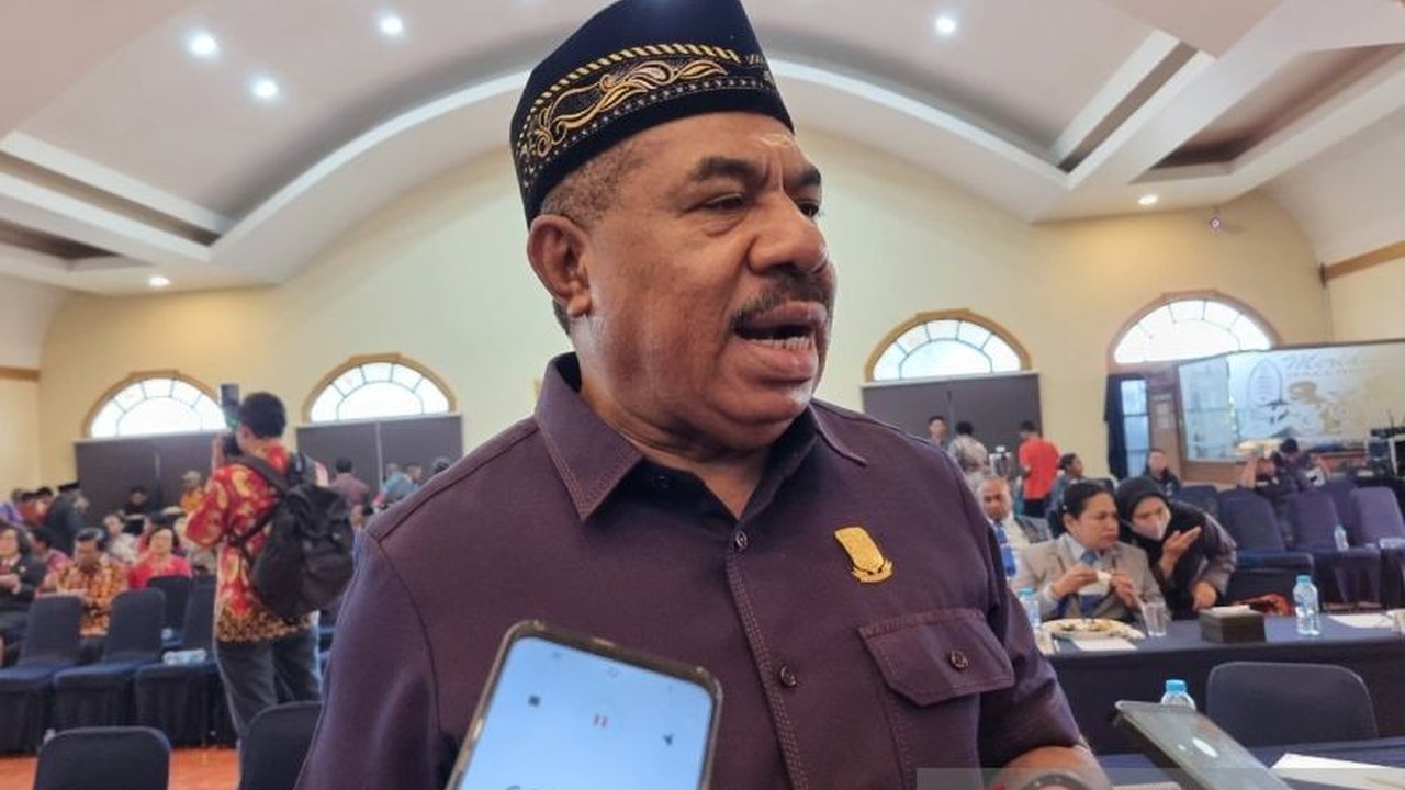 DPRP Papua Barat mendesak Gubernur Papua Barat mengevaluasi kinerja PT Papua Doberai Mandiri (Padoma) karena kontribusi pendapatan daerah yang dinilai minim, serta mendorong peningkatan Pendapatan Asli Daerah (PAD).