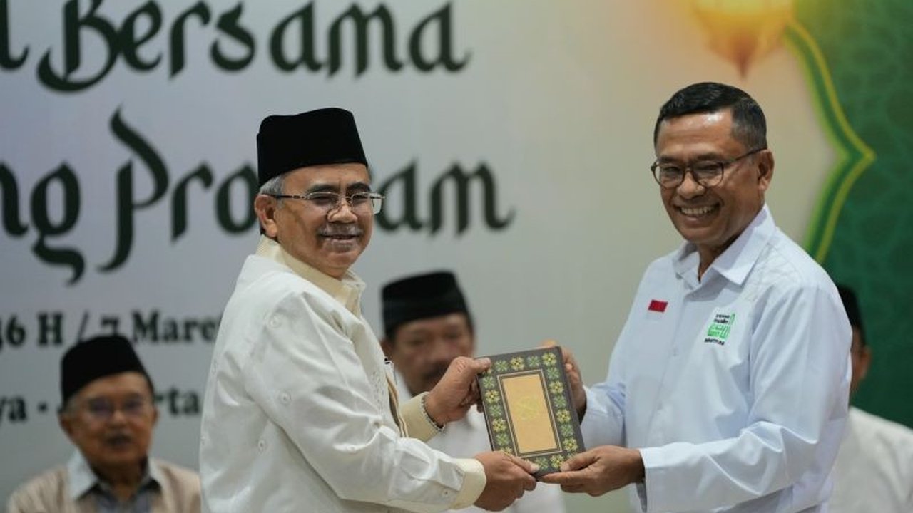 Sinar Mas melalui Yayasan Muslim Sinar Mas (YMSM) wakafkan 1.000 mushaf Al-Quran kepada Dewan Masjid Indonesia (DMI) untuk memakmurkan masjid dan meningkatkan literasi Al-Quran di Indonesia.