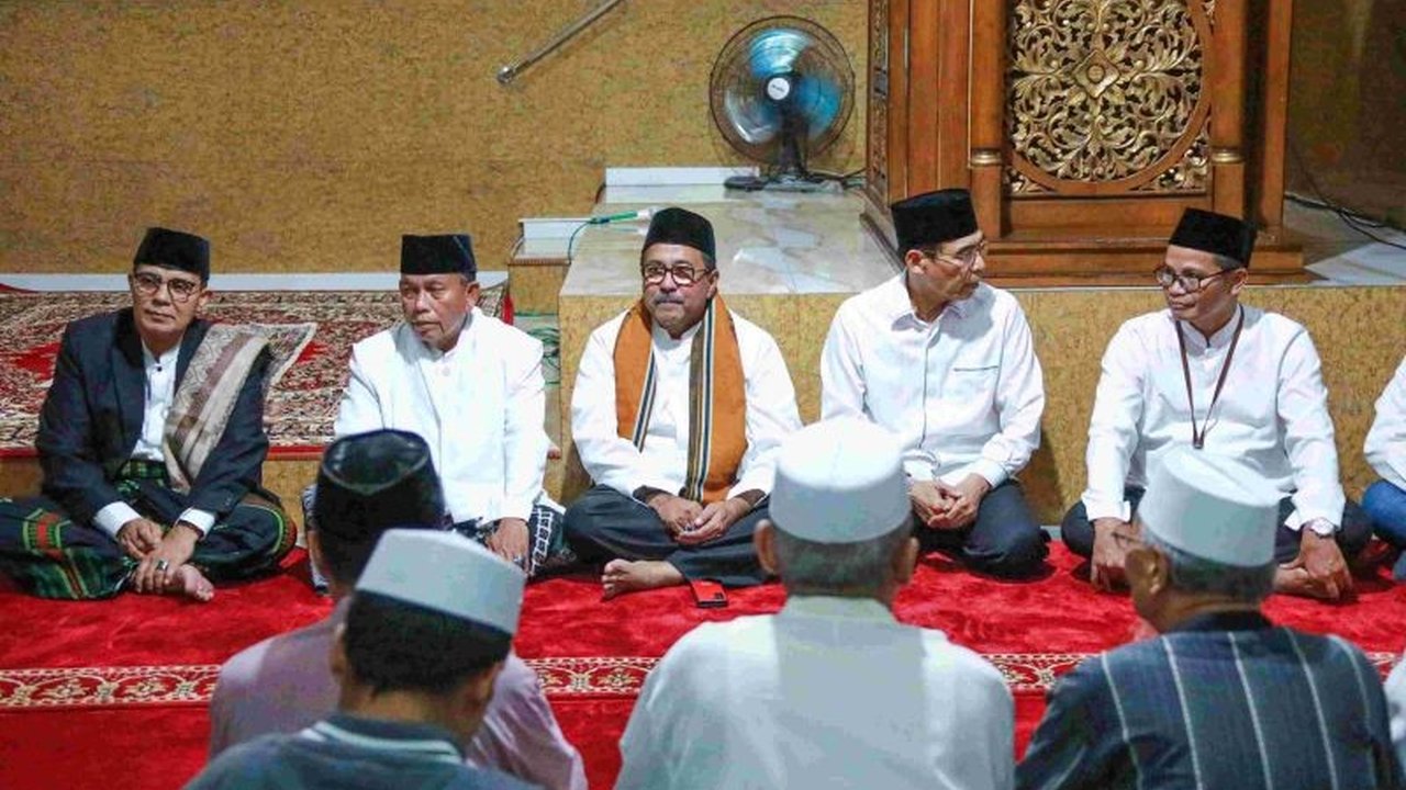 Pemprov DKI Jakarta membuka lowongan besar-besaran untuk 11 ribu petugas pemadam kebakaran dan ribuan lapangan kerja lainnya, termasuk PPSU tanpa syarat ijazah!