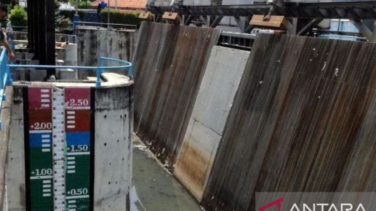 BPBD DKI Jakarta mengumumkan status Siaga 2 untuk Pintu Air Pasar Ikan akibat kenaikan tinggi muka air hingga 215 cm pada Sabtu pagi, berpotensi dampak banjir di sejumlah wilayah Jakarta Utara.