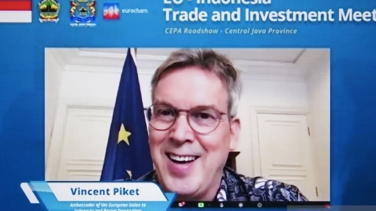 Direktur Indekstat dan Kementerian Investasi menekankan peran krusial investasi dalam mendorong pembangunan daerah, menciptakan lapangan kerja, dan mencapai target pertumbuhan ekonomi 8 persen pada 2025.