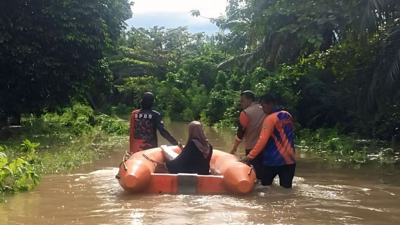 Curah hujan tinggi di Muara Enim, Sumatera Selatan mengakibatkan banjir yang merendam 1.174 rumah di dua desa, menyebabkan aktivitas warga terganggu, meskipun tidak ada korban jiwa.