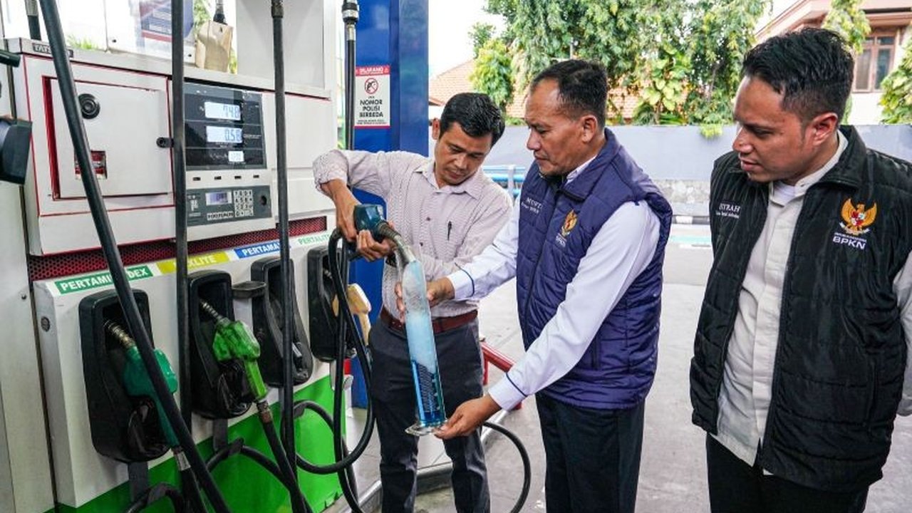 BPKN meninjau fasilitas distribusi Pertamina Patra Niaga untuk memastikan kualitas BBM dan perlindungan konsumen, menemukan proses distribusi telah memenuhi standar serta membentuk tim pencari fakta.