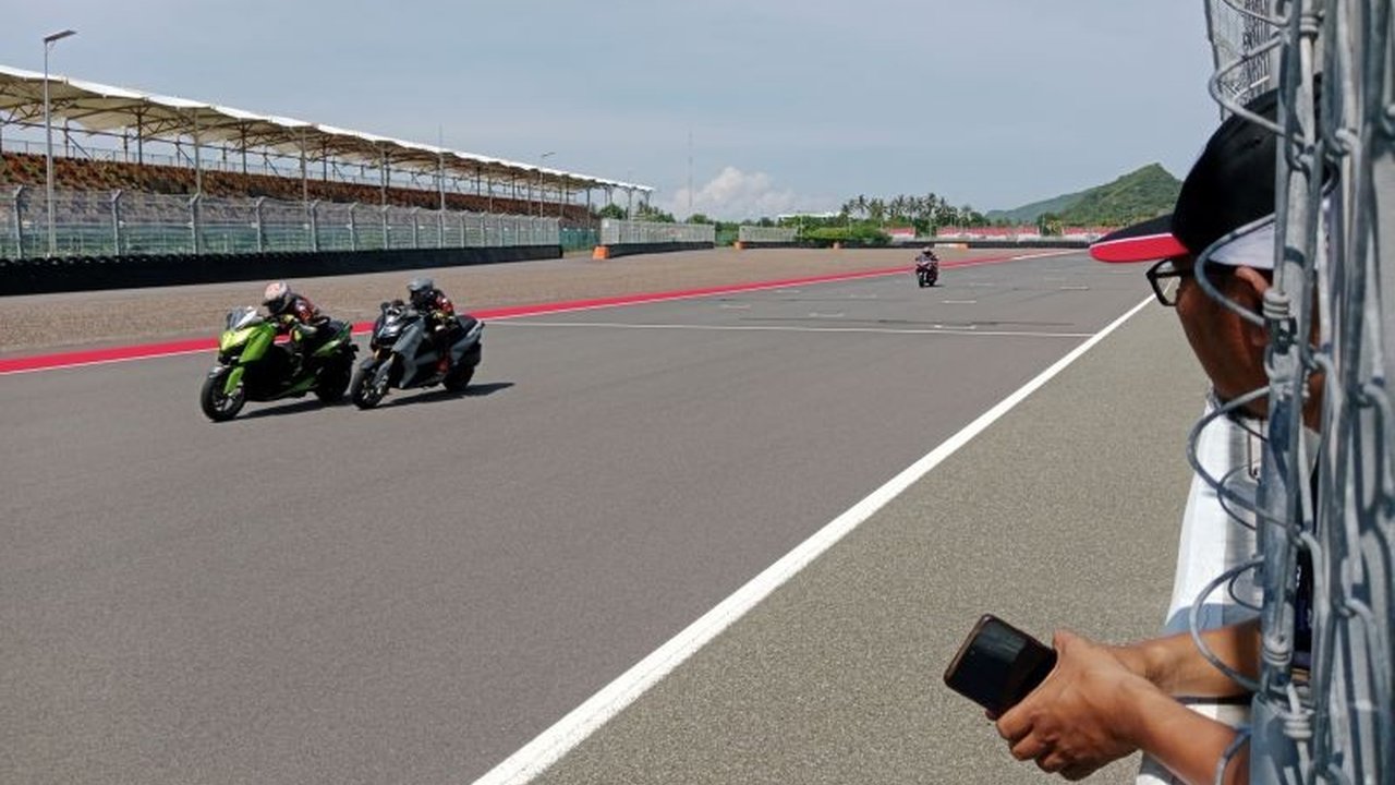 Mandalika Grand Prix Association (MGPA) menggelar simulasi teknis di Sirkuit Mandalika untuk memastikan kesiapan jelang MotoGP Indonesia 2025, melibatkan pembalap nasional dan internasional.