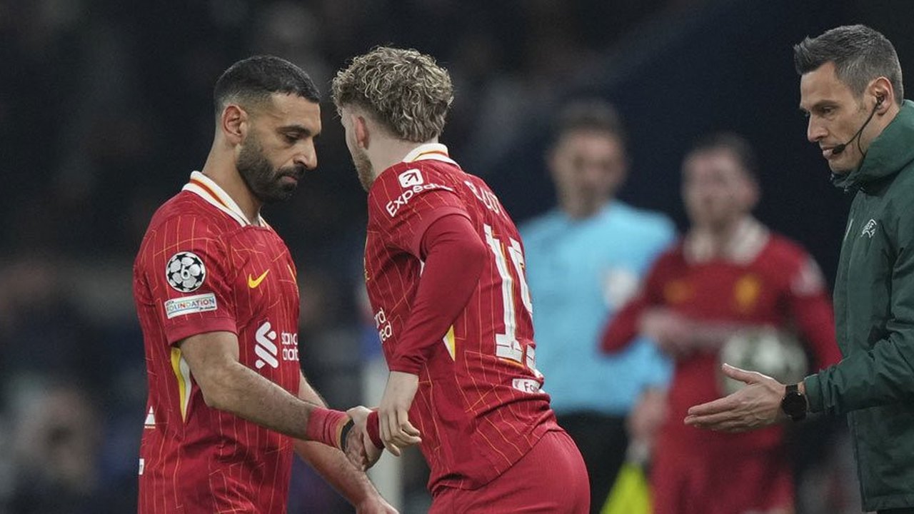 Arne Slot Ungkap Reaksi Mohamed Salah Usai Ditarik Keluar di Laga PSG vs Liverpool: Dia Bete