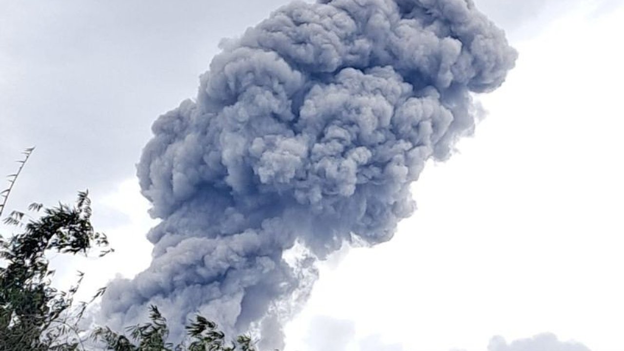 Gunung Marapi di Sumatera Barat kembali erupsi Sabtu pagi, namun kali ini kolom abu vulkanik tidak teramati, meskipun sebelumnya tercatat erupsi dengan kolom abu mencapai 1200 meter.