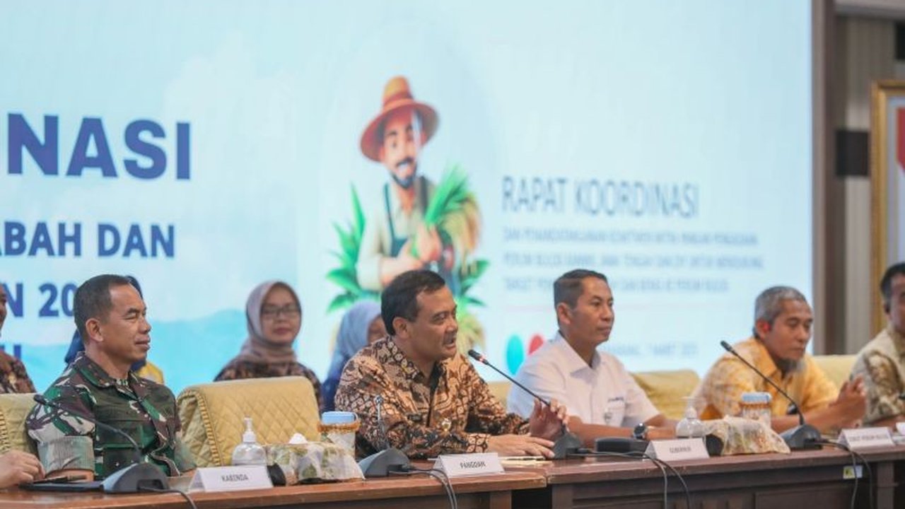 Pemerintah Provinsi Jawa Tengah mendukung penuh Bulog dalam menyerap gabah dan beras petani, termasuk melalui kerja sama dengan BUMD untuk menstabilkan harga dan mencapai swasembada pangan.