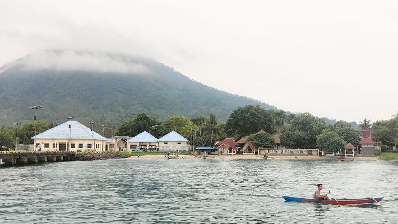 Pemkab Lampung Selatan fokus kembangkan Pulau Sebesi sebagai destinasi wisata bahari unggulan, menargetkan daya tarik mirip Karimun Jawa dan Banda Neira.