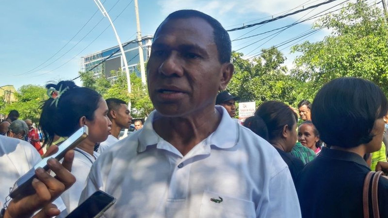 Wakil Gubernur NTT, Johni Asadoma, menekankan pentingnya pembangunan masyarakat yang inklusif untuk melindungi kelompok rentan, seperti perempuan dan penyandang disabilitas, dalam rangka memperingati Hari Perempuan Internasional 2025.