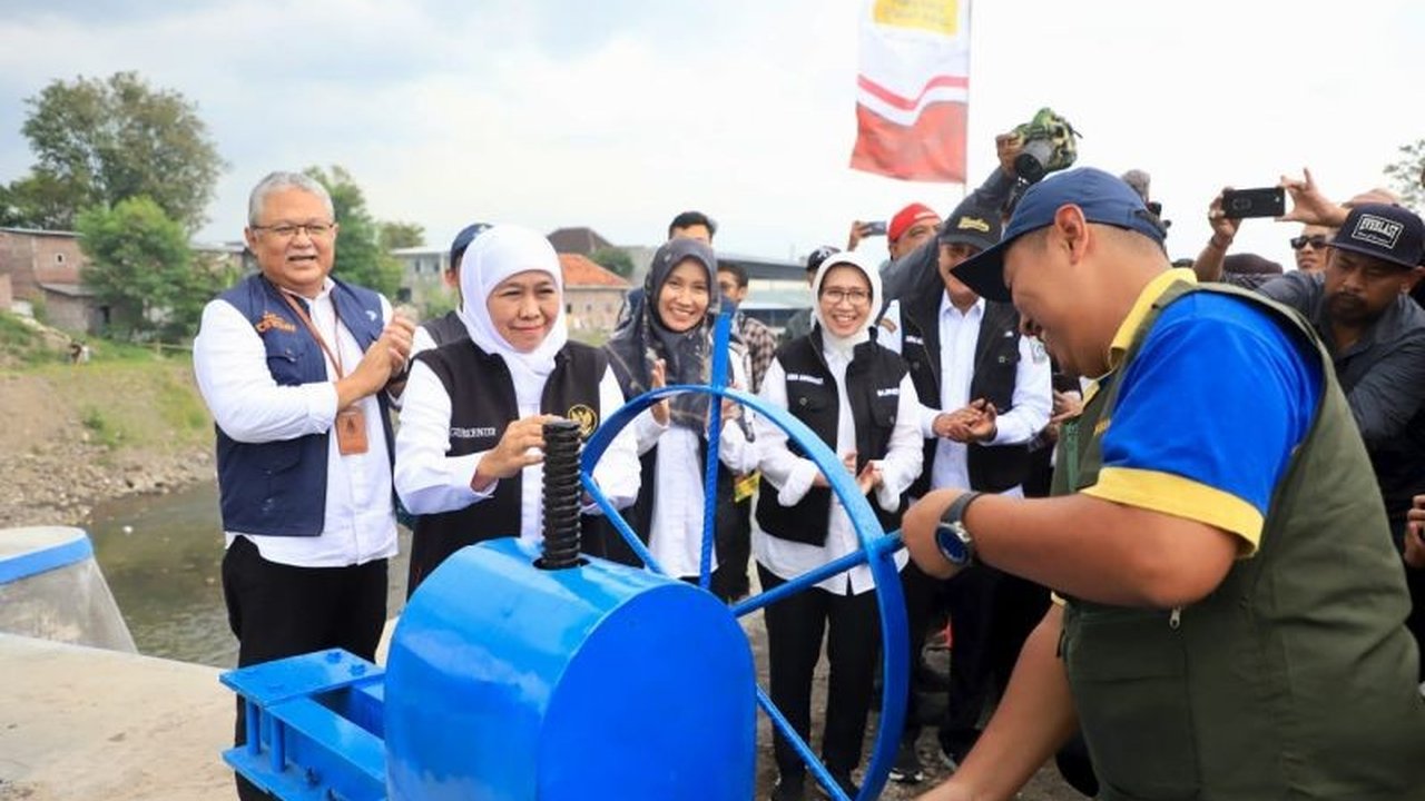Gubernur Jawa Timur meresmikan DAM Boreng senilai Rp13,1 miliar untuk memulihkan produktivitas pertanian di Lumajang setelah 4 tahun mengalami kerusakan dan ancaman ketahanan pangan.
