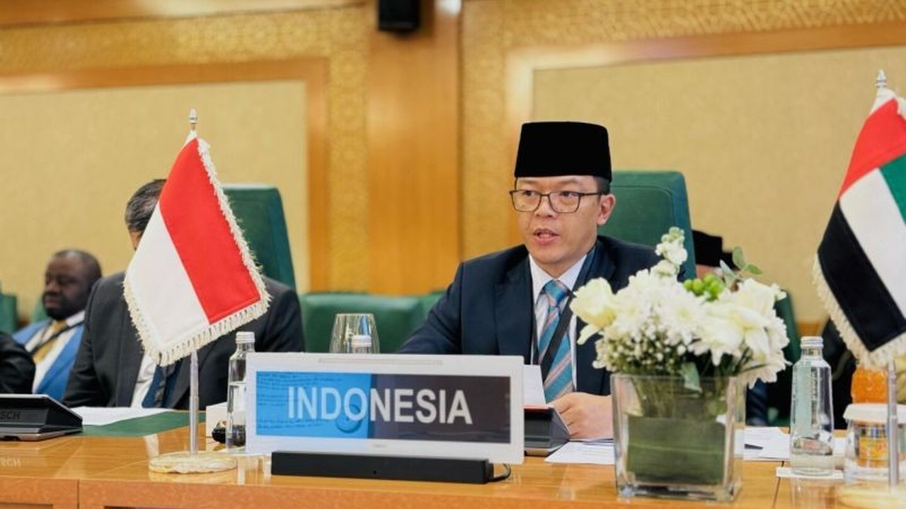 Indonesia secara penuh mendukung upaya rakyat Suriah membangun kembali negara yang lebih demokratis dan inklusif, ditandai dengan dukungan terhadap kembalinya Suriah ke OKI.