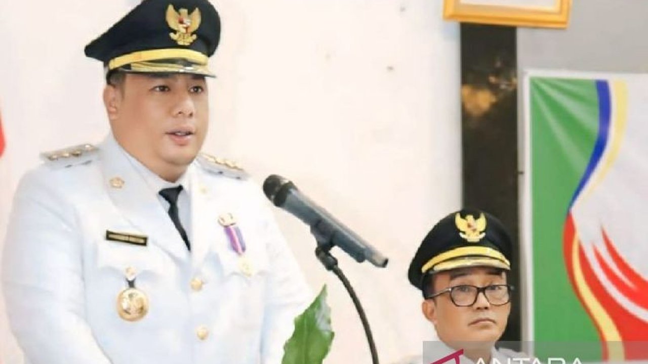 Bupati Samosir, Vandiko Timotius Gultom, meminta seluruh ASN untuk lebih responsif terhadap kebutuhan masyarakat dan siap bertindak tegas bagi yang tidak maksimal dalam menjalankan tugas.