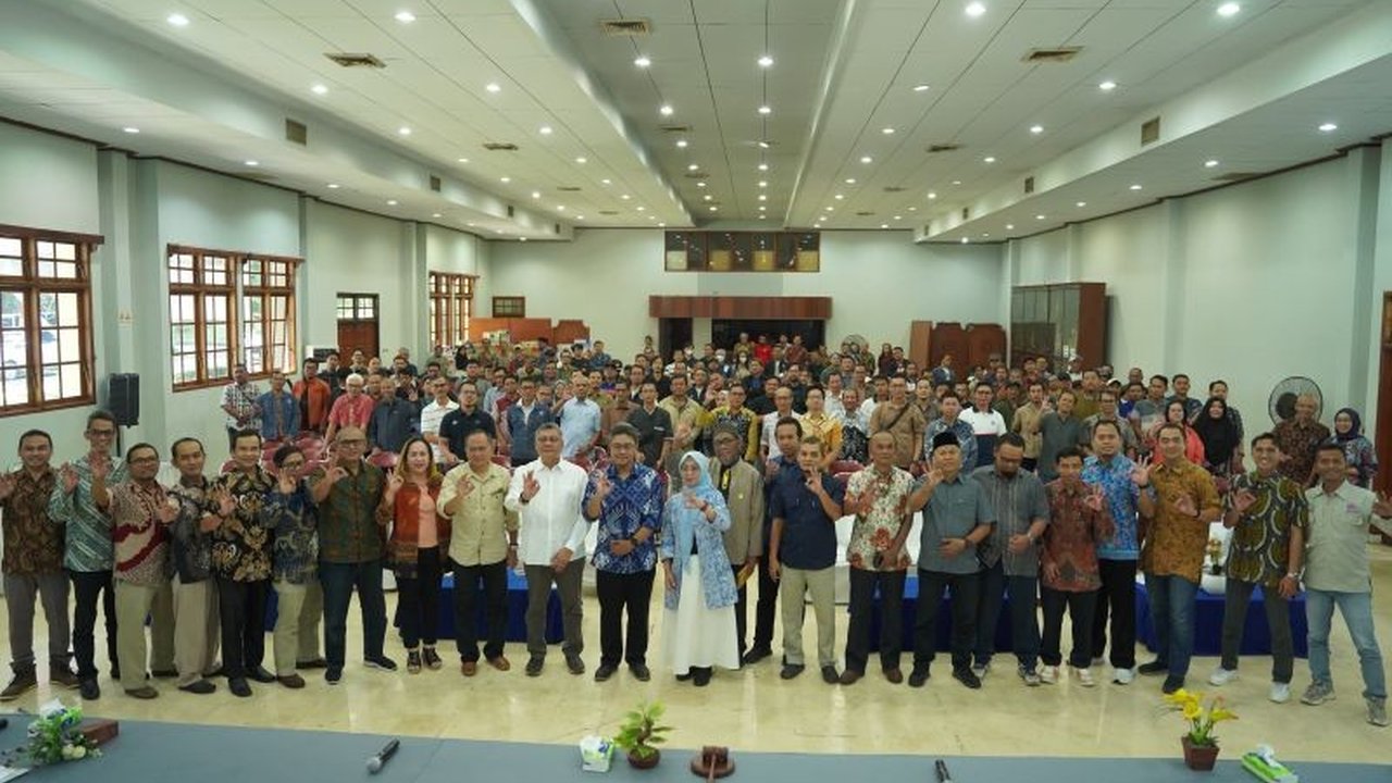 Koperasi Karyawan Indocement (KKI) membagikan SHU Rp10,7 miliar kepada 2.958 anggota, sebagian disisihkan untuk modal usaha tahun depan, menunjukkan pengelolaan keuangan yang amanah dan transparan.