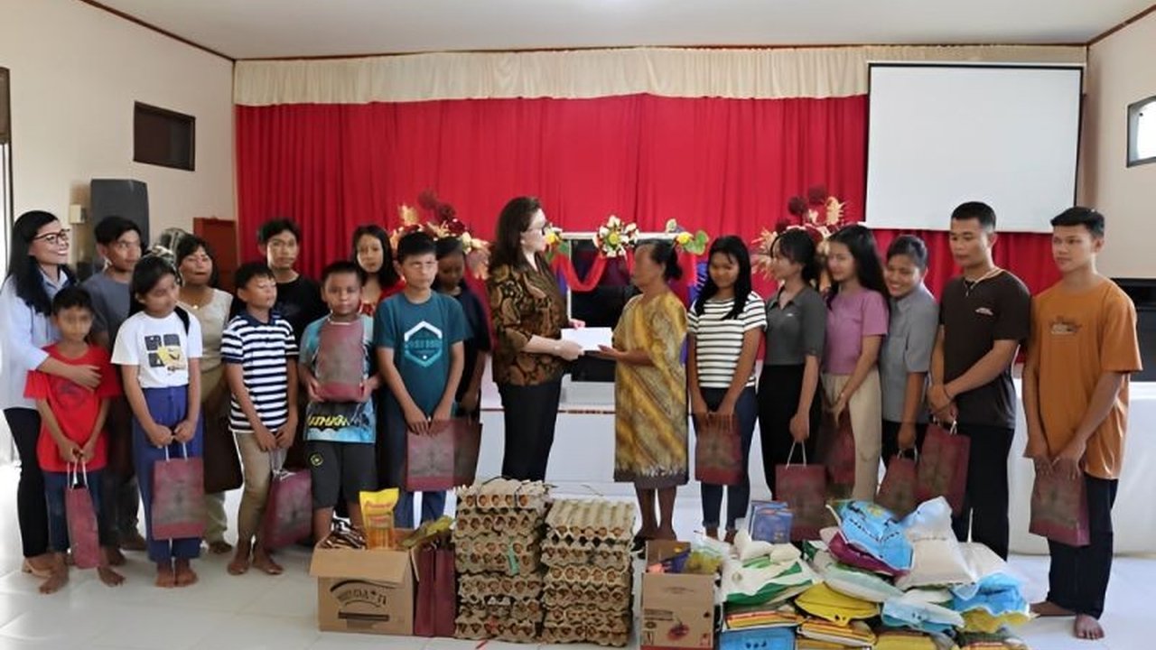 Pemkab Poso Gelar Bakti Sosial di Panti Asuhan dalam Rangka HUT ke-130