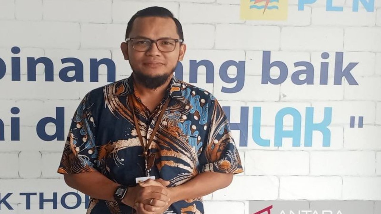 PLN UP3 Pekalongan berkomitmen menjaga keandalan listrik selama Lebaran 2025 dengan cadangan daya 300 MW dan kesiapsiagaan petugas untuk mencegah pemadaman.