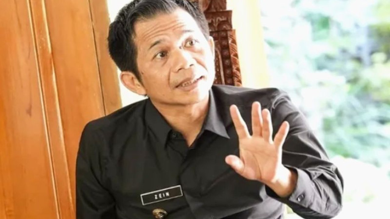 Bupati Purwakarta, Saepul Bahri Binzein, berjanji akan segera memperbaiki jalan rusak di Purwakarta, termasuk jalan menuju Desa Maracang yang kondisinya memprihatinkan.