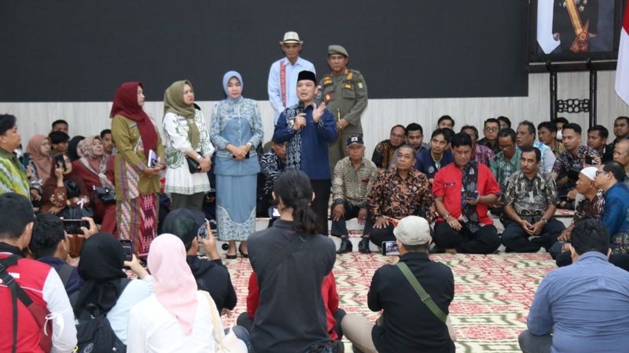 Dewan Pendidikan Kalimantan Barat (Kalbar) memberikan dukungan penuh terhadap kebijakan Gubernur Kalbar, Ria Norsan, yang memastikan keberlanjutan pekerjaan dan kesejahteraan guru honorer serta tenaga tata usaha di satuan pendidikan.