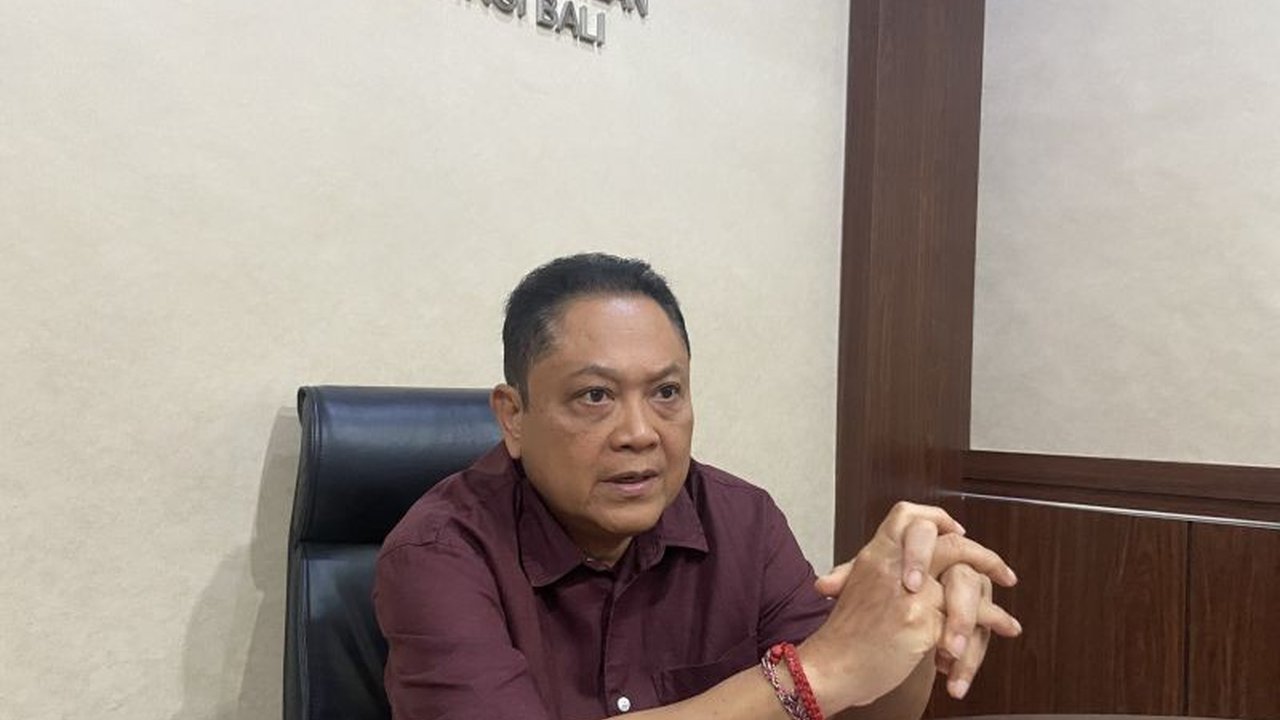 Anggota DPD RI, Ida Bagus Rai Dharmawijaya Mantra, mendorong perluasan sekolah widyalaya di Indonesia, menekankan pentingnya pendidikan berbasis Hindu yang mengintegrasikan nilai-nilai agama dan budaya.