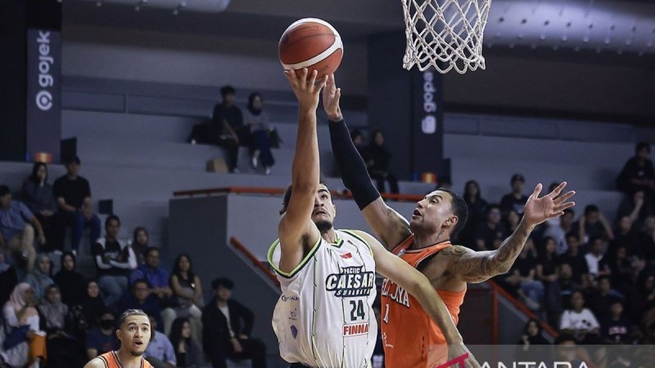 Brandon Jawato memastikan Pelita Jaya siap tempur menghadapi Satria Muda dalam laga ulang final IBL, memprediksi pertandingan sengit dan penuh persaingan ketat.