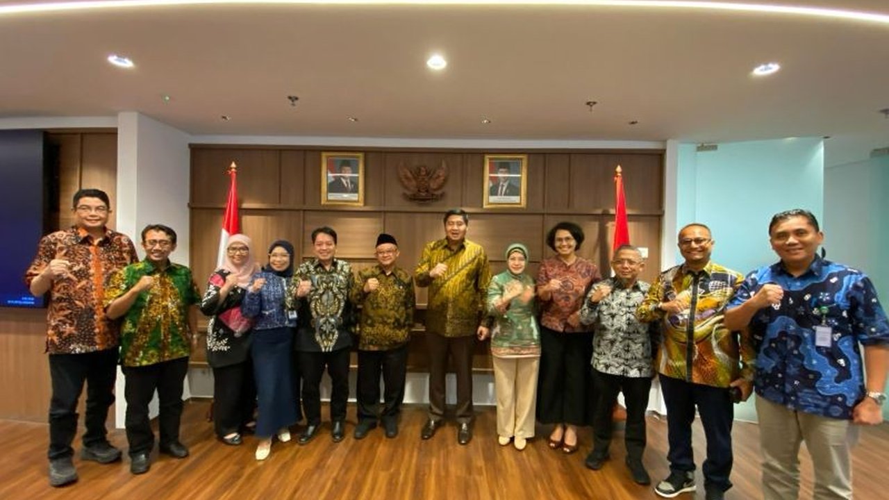 Kementerian Pendidikan Dasar dan Menengah (Kemendikdasmen) bersama kementerian terkait bahas rencana pembangunan rumah untuk guru guna meningkatkan kesejahteraan dan kualitas pendidikan di Indonesia.