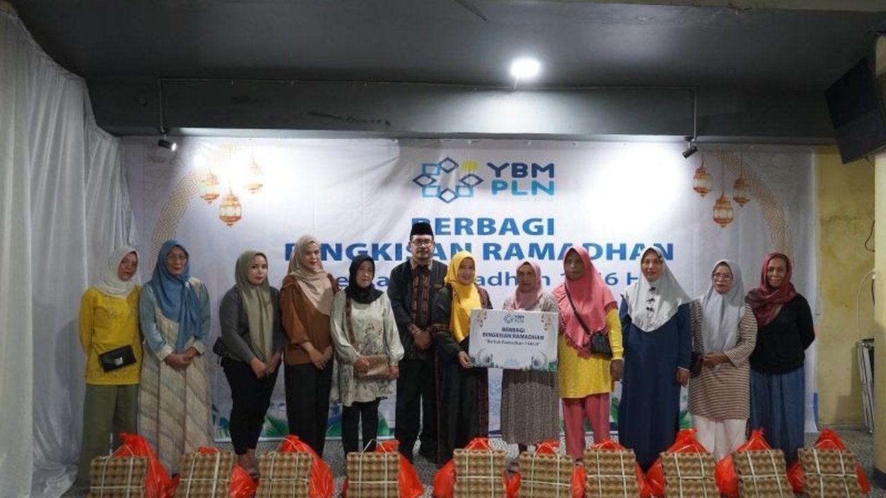 PLN UIW MMU melalui YBM menyalurkan bantuan paket sembako dan uang tunai kepada 1.355 anak yatim dan kaum duafa di Maluku dan Maluku Utara dalam program 'Berkah Ramadhan 1446 H'.