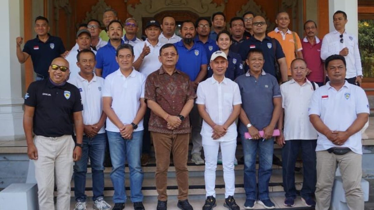 Bupati Buleleng, I Nyoman Sutjidra, menyatakan dukungan penuh terhadap pembangunan sirkuit di Sukasada oleh Pengprov IMI Bali, menjanjikan anggaran akses jalan dan siap berkolaborasi untuk pembinaan generasi muda.