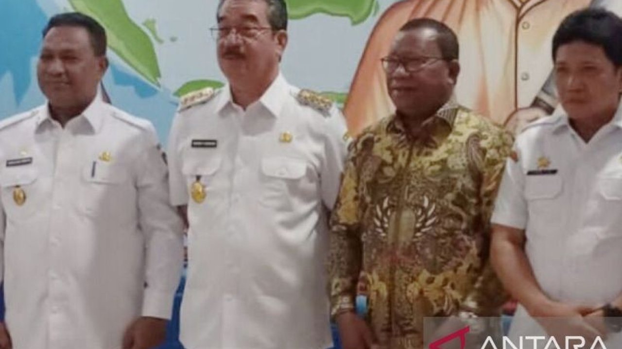 Universitas Pattimura (Unpatti) Ambon menggagas pengembangan sumber daya alam (SDA) di 12 gugus pulau Maluku, memanfaatkan potensi perikanan, pertanian, pariwisata, dan pertambangan, serta fokus pada peningkatan kualitas SDM.