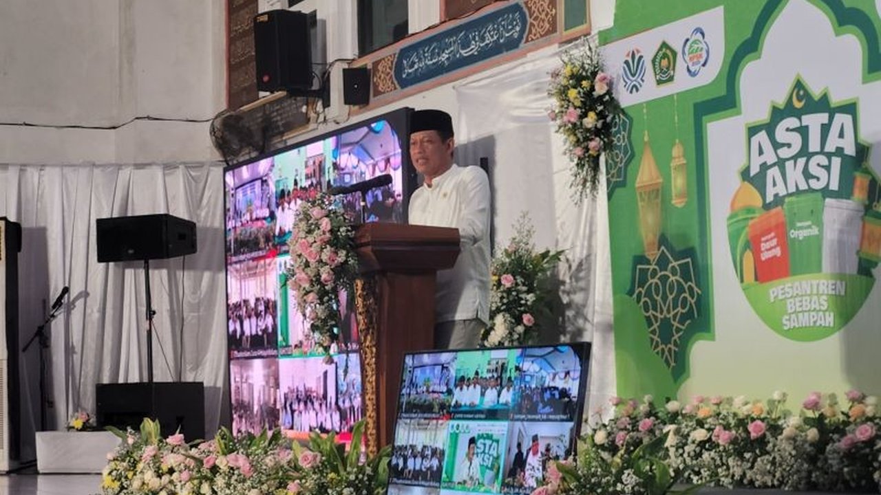 Menteri Lingkungan Hidup mendorong pesantren di Indonesia untuk mengelola sampah dengan benar guna mengurangi timbunan sampah yang signifikan, seperti di Pondok Pesantren Al-Muhajirin yang mencapai 3,5 ton per hari.