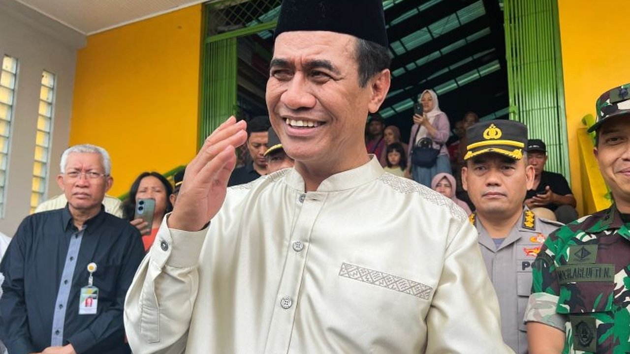Menteri Pertanian (Mentan) Andi Amran Sulaiman memastikan harga pangan stabil, harga cabai turun menjadi Rp60.000/kg, dan pemerintah terus awasi harga jelang Ramadhan.