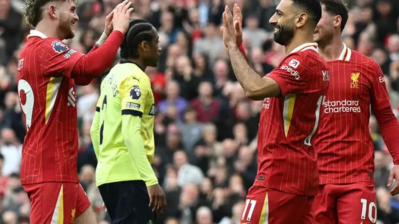 Selebrasi pemain Liverpool saat comeback melawan Southampton di Liga Inggris 2024/2025 (AFP)